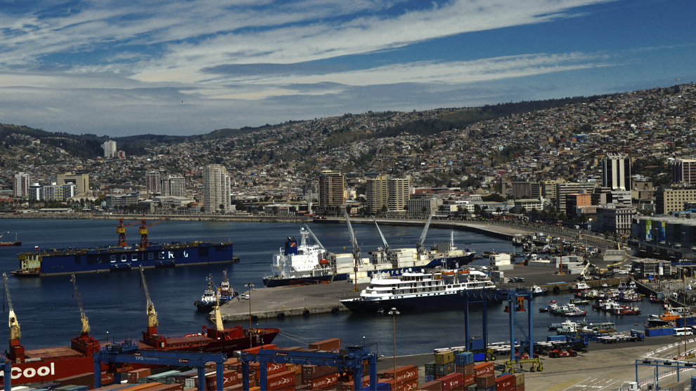 Puerto de Valparaiso Chile Photo by Gerardo Herrera 